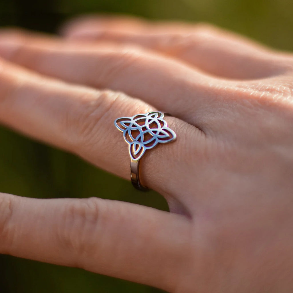 Witch's Knot Ring 