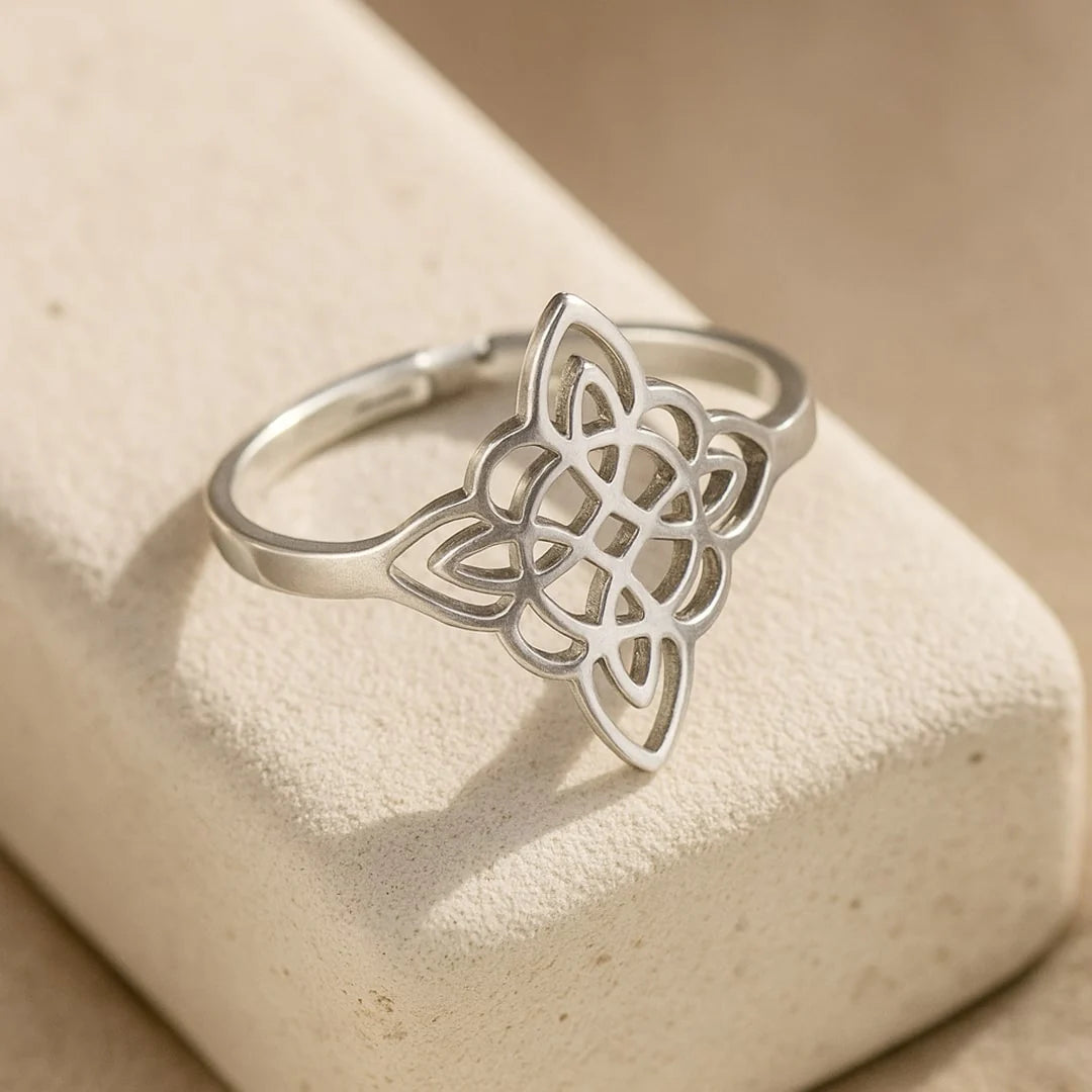 Witch's Knot Ring 
