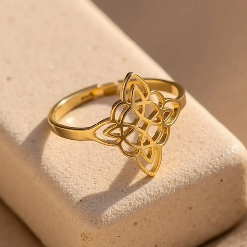 Witch's Knot Ring 