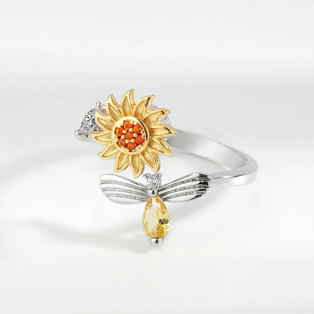Rotating bee and flower ring