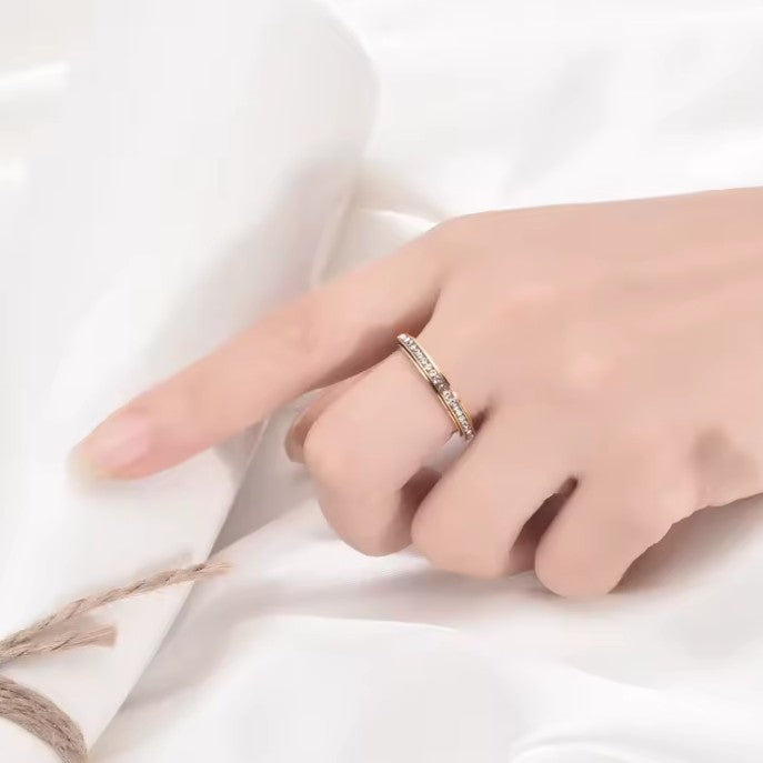 Anti-Stress Spinning Ring with Zircon 