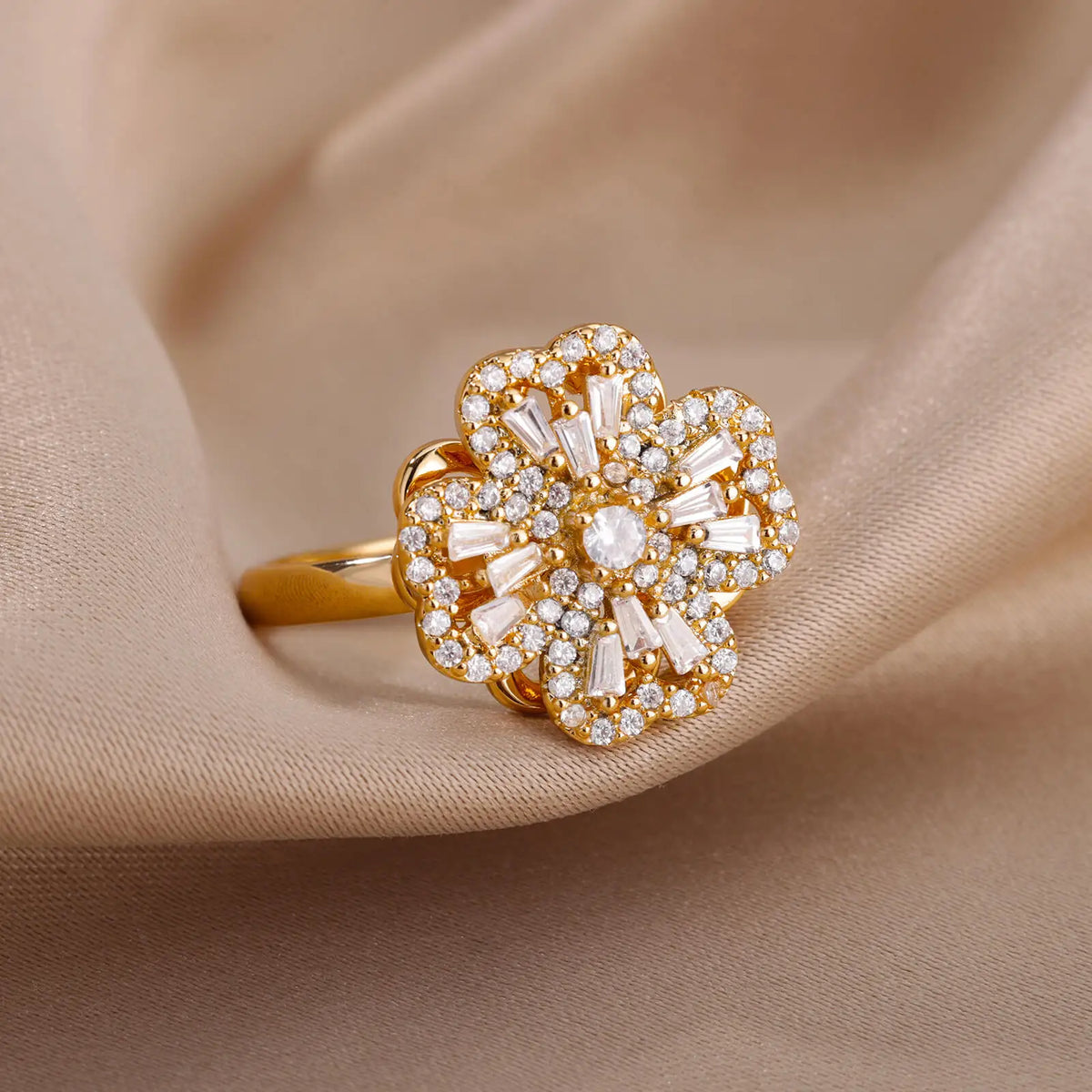 Gold rotating four-leaf clover ring