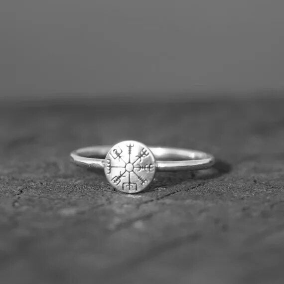Vikinški prstan Vegvisir iz srebra