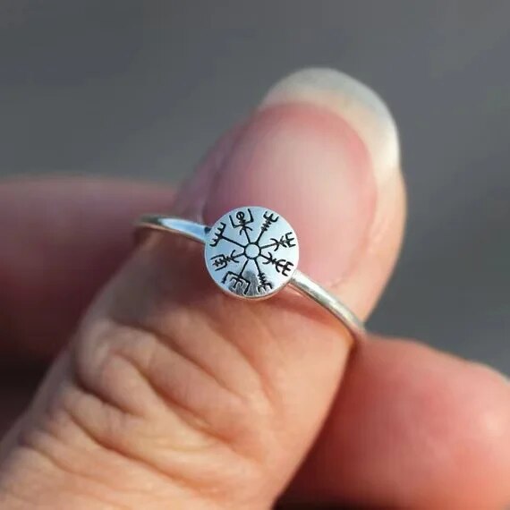 Vikinški prstan Vegvisir iz srebra