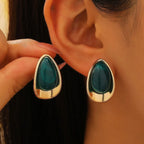 Earrings with a green teardrop silhouette