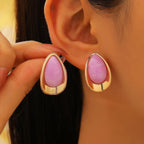 Earrings with a pink teardrop silhouette