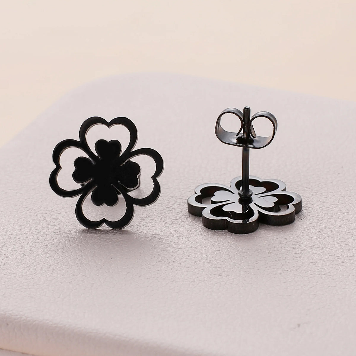 Boucles d'Oreilles Clou en Feuille de Trèfle à 4 Feuilles noir