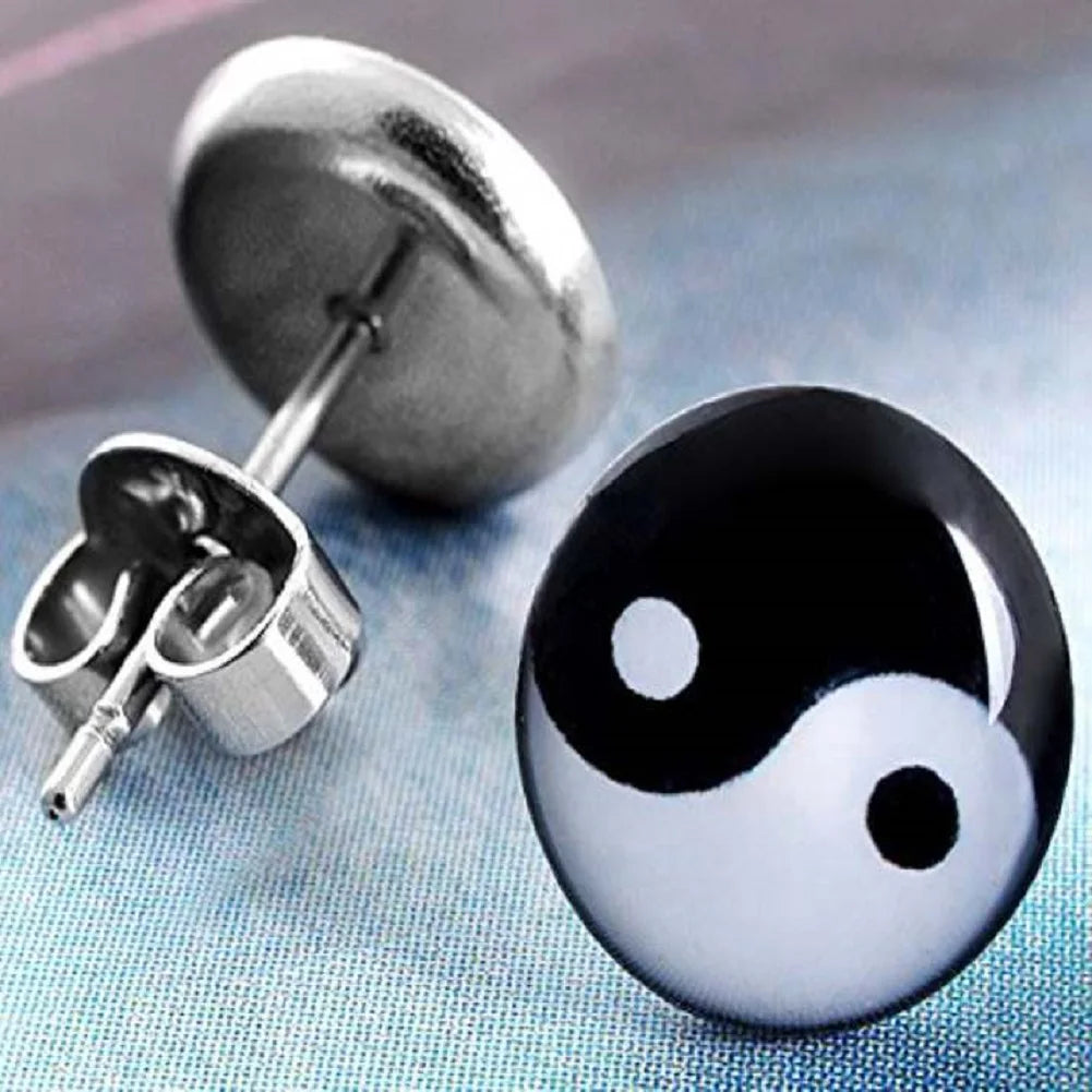 Juodos ir baltos Yin Yang smeigtukai auskarai
