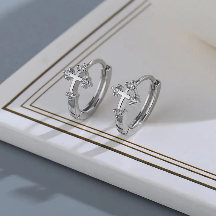 Boucles d'Oreilles Créoles Croix de Jésus avec Zircon