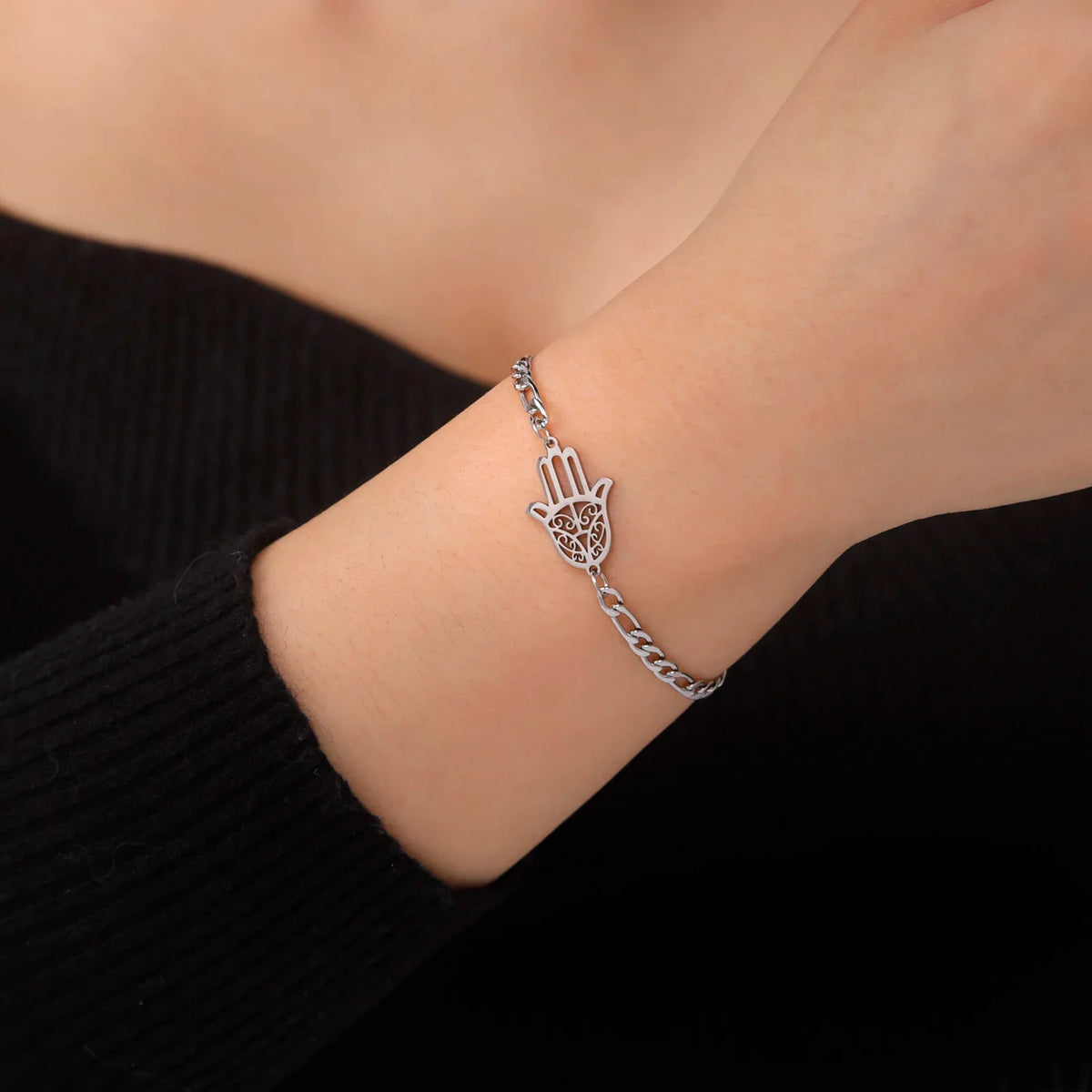 Bracelet with golden or silver Arabic Hand of Fatma silver