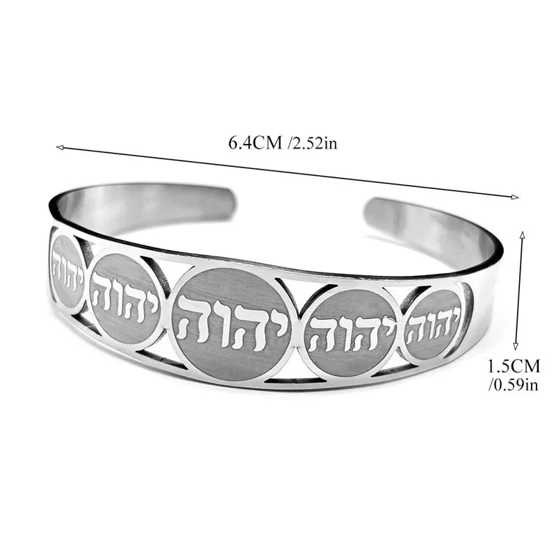 Avatud käevõru <span data-glossary-id="hebrew-letters">juudi heebrea tähtedega</span> 