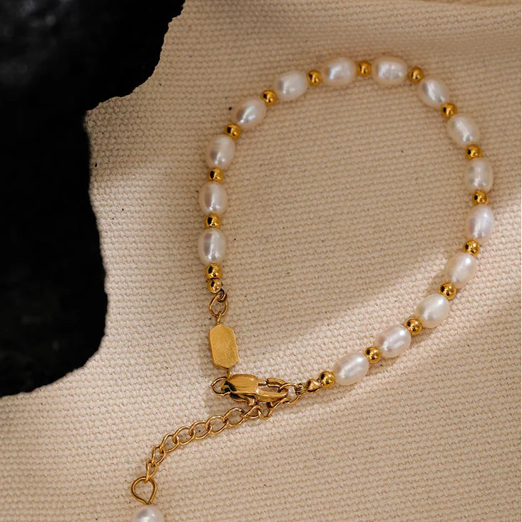 Freshwater pearl bracelet