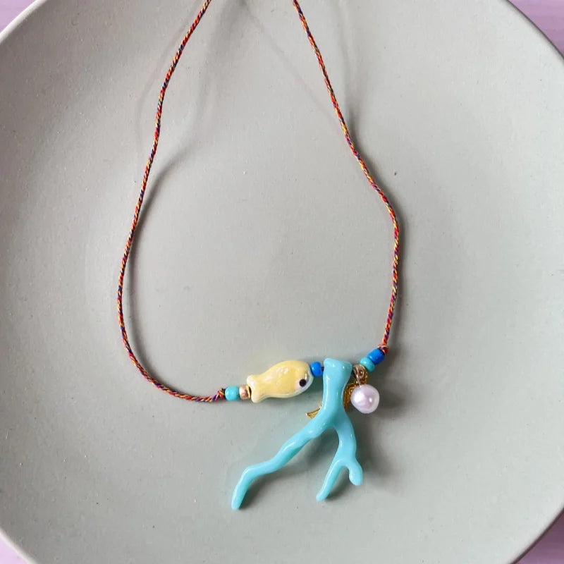 Collier avec Pendentif Corail et Poisson bleu
