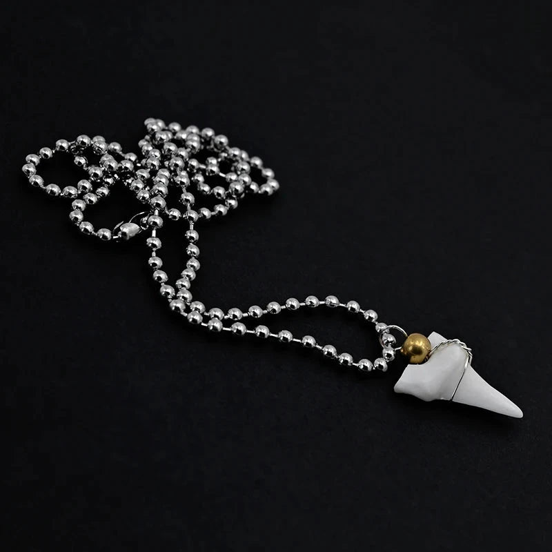 Beyaz Köpekbalığı Dişi Pendentifli Kolye