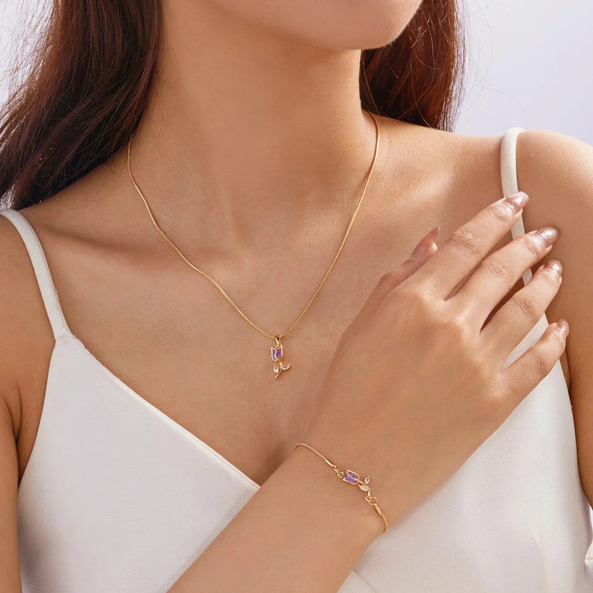 Collier avec Pendentif Fleur de Tulipe en Zircon violet