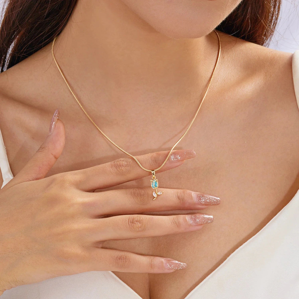 Collier avec Pendentif Fleur de Tulipe en Zircon vert