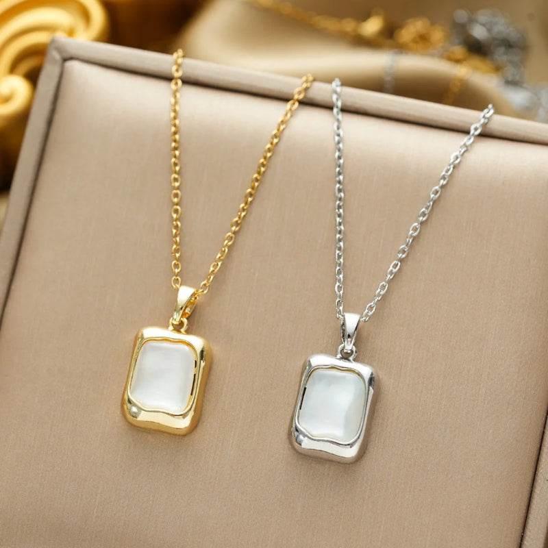 Collier avec Pendentif Géométrique avec Zircon Pierre de Lune or