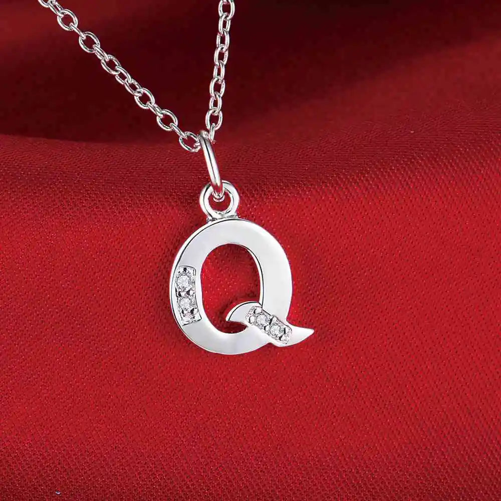 Dolga ogrlica s začetnico q