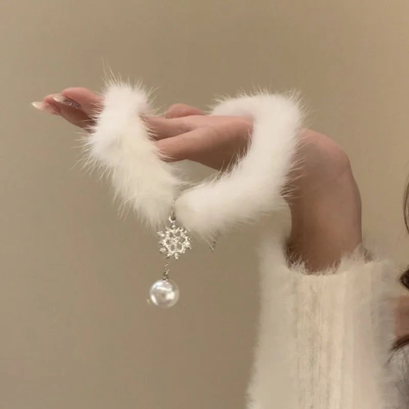 Collier Ras de Cou Elégant en Plumes avec Pendentif Perle