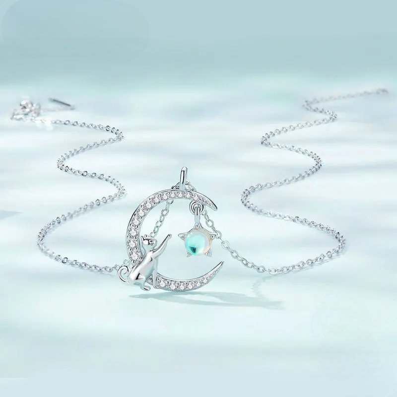 Collier Pendentif Lune en Zircon et Chat