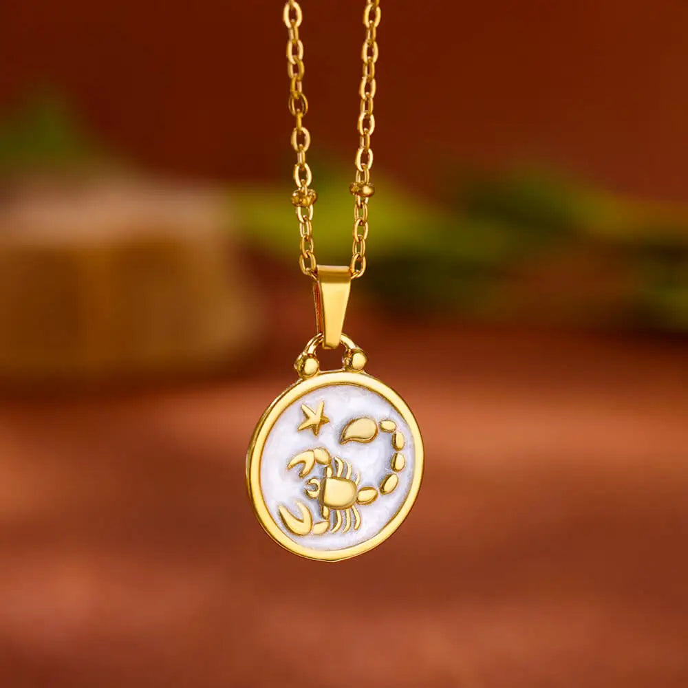 Ogrlica privjesak zlato i bijelo znak Zodijaka 12 konstelacija škorpion