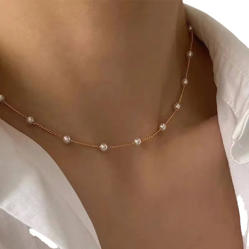 Naiste kaelakee pärlitega kuldne choker