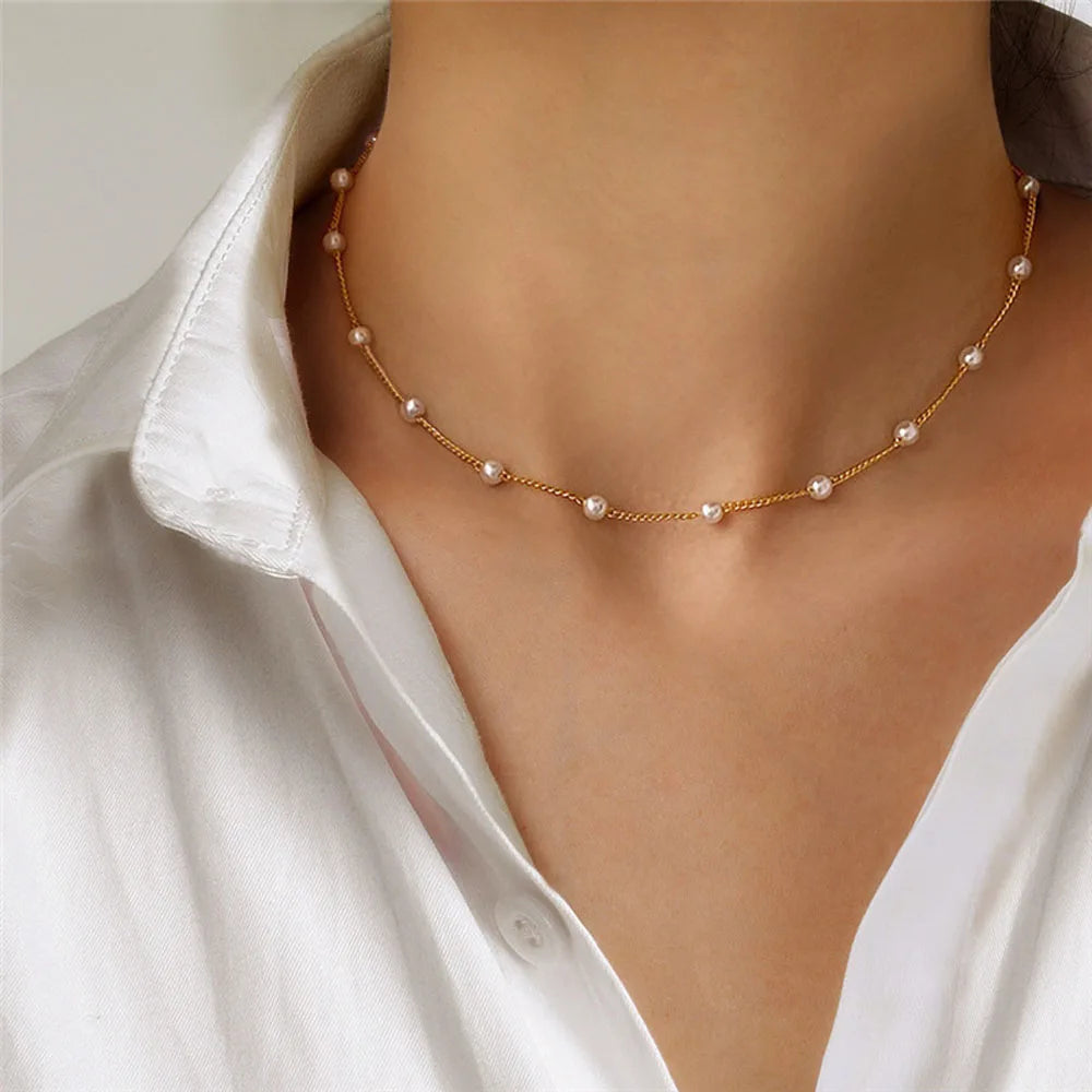 Naiste kaelakee pärlitega kuldne choker