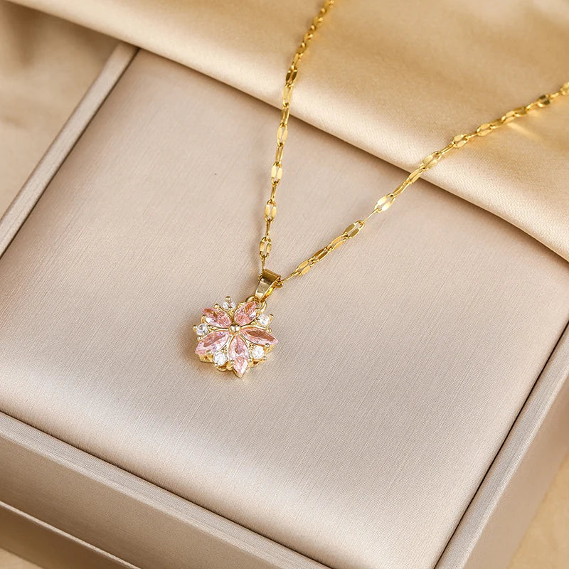 Collier Romantique avec Pendentif Fleur Rose et Zircon