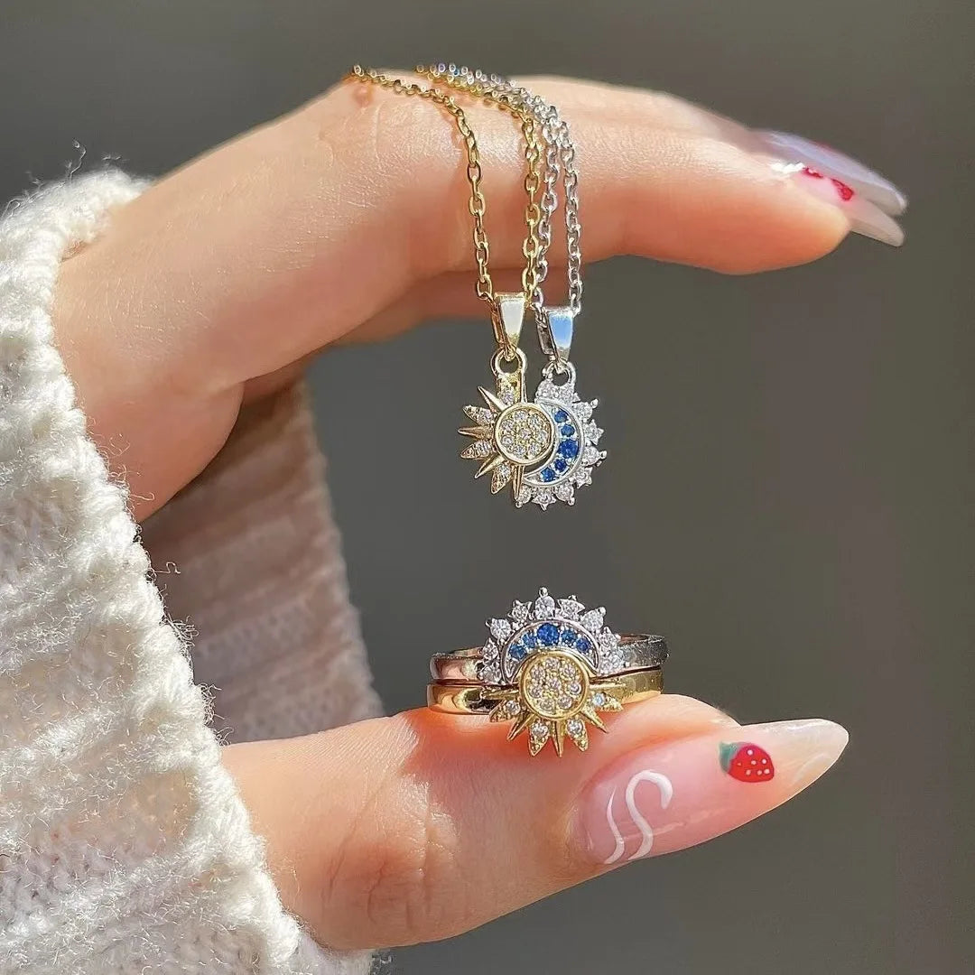 Lot de 2 Colliers avec Pendentif Lune ou Soleil en Zircon pour Couple or et argent